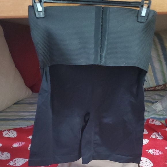 Skinnygirl 2 Pk Tan & Black Smoothers & Shapers Shorts - Picture 4 of 9